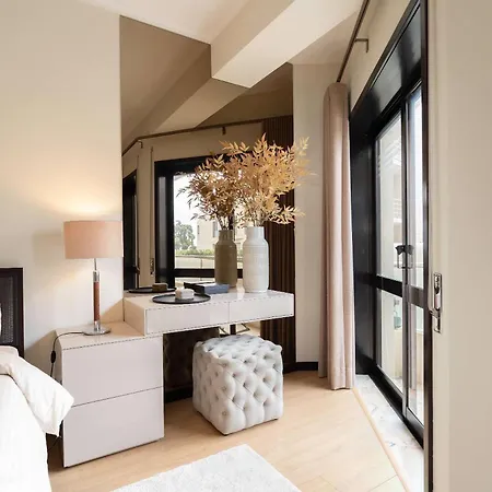 Oceanfront Views & Modern Elegance By Hostwise Appartement