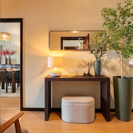 Apartment Oceanfront Views & Modern Elegance By Hostwise *
